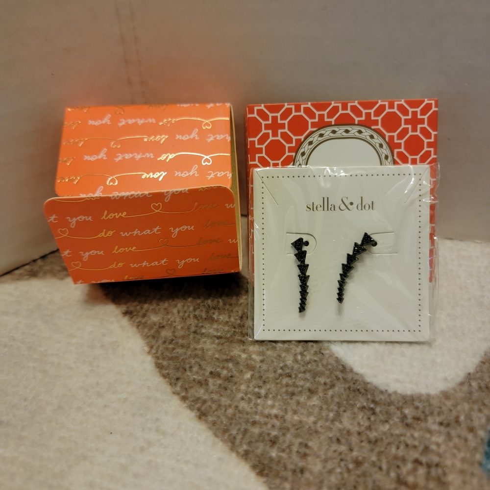 Stella & Dot Black Geometric Earrings